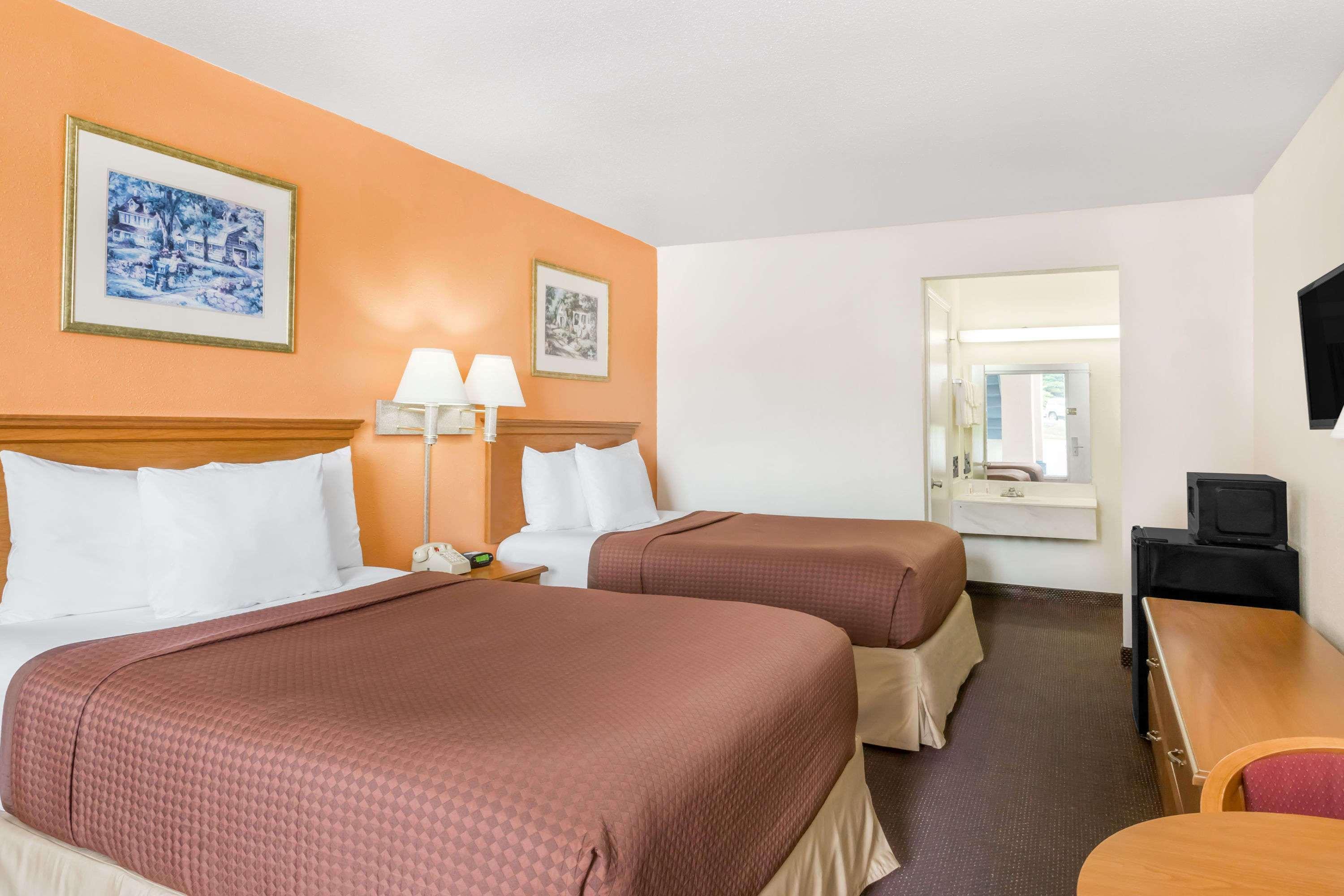 Days Inn By Wyndham Christiansburg Extérieur photo