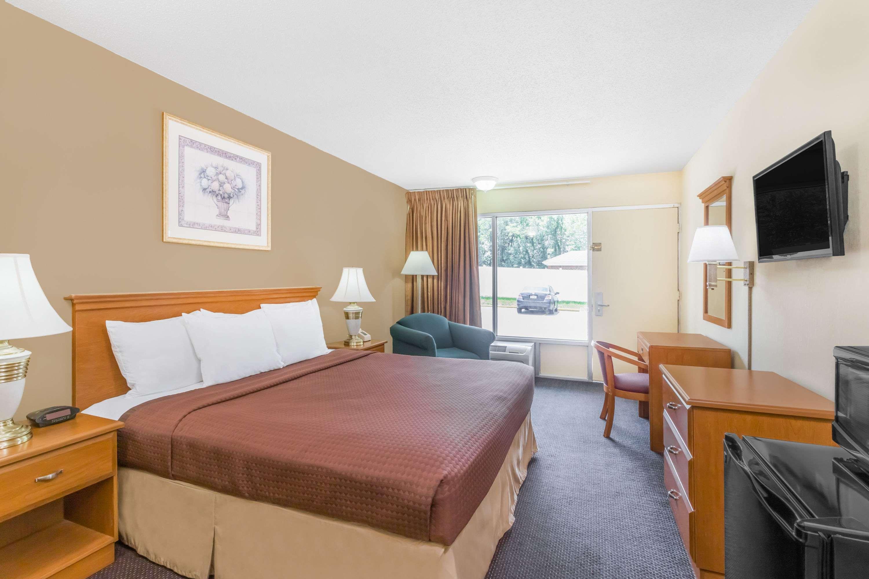 Days Inn By Wyndham Christiansburg Extérieur photo