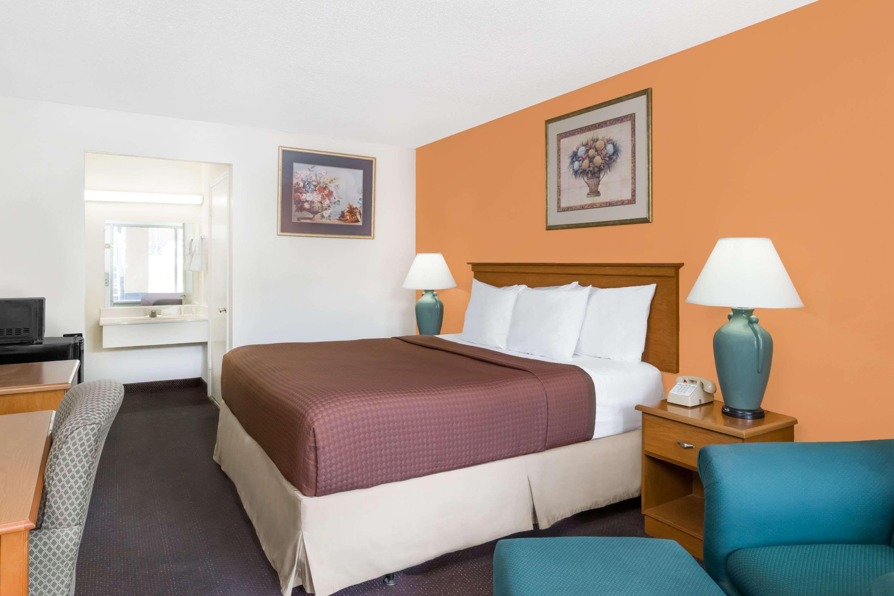 Days Inn By Wyndham Christiansburg Extérieur photo