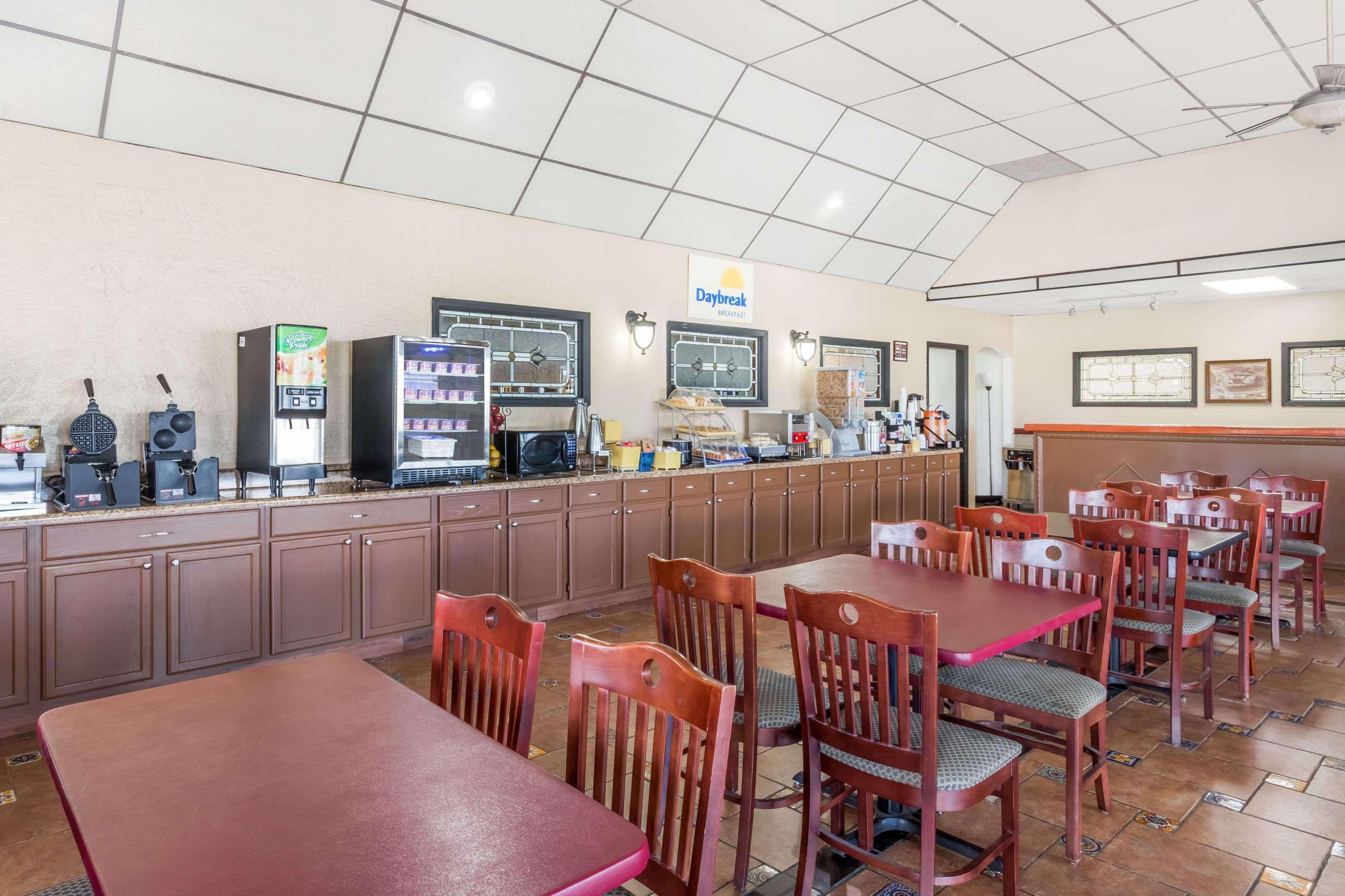 Days Inn By Wyndham Christiansburg Extérieur photo