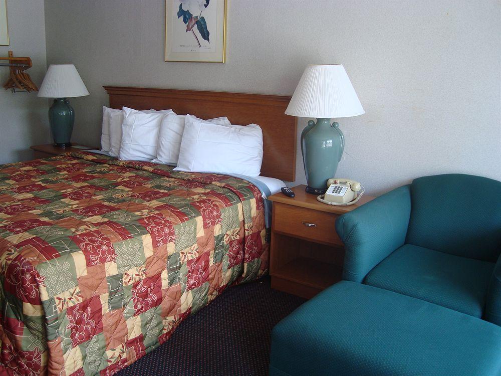 Days Inn By Wyndham Christiansburg Extérieur photo