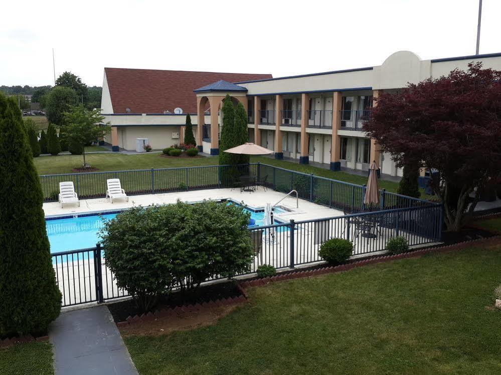 Days Inn By Wyndham Christiansburg Extérieur photo