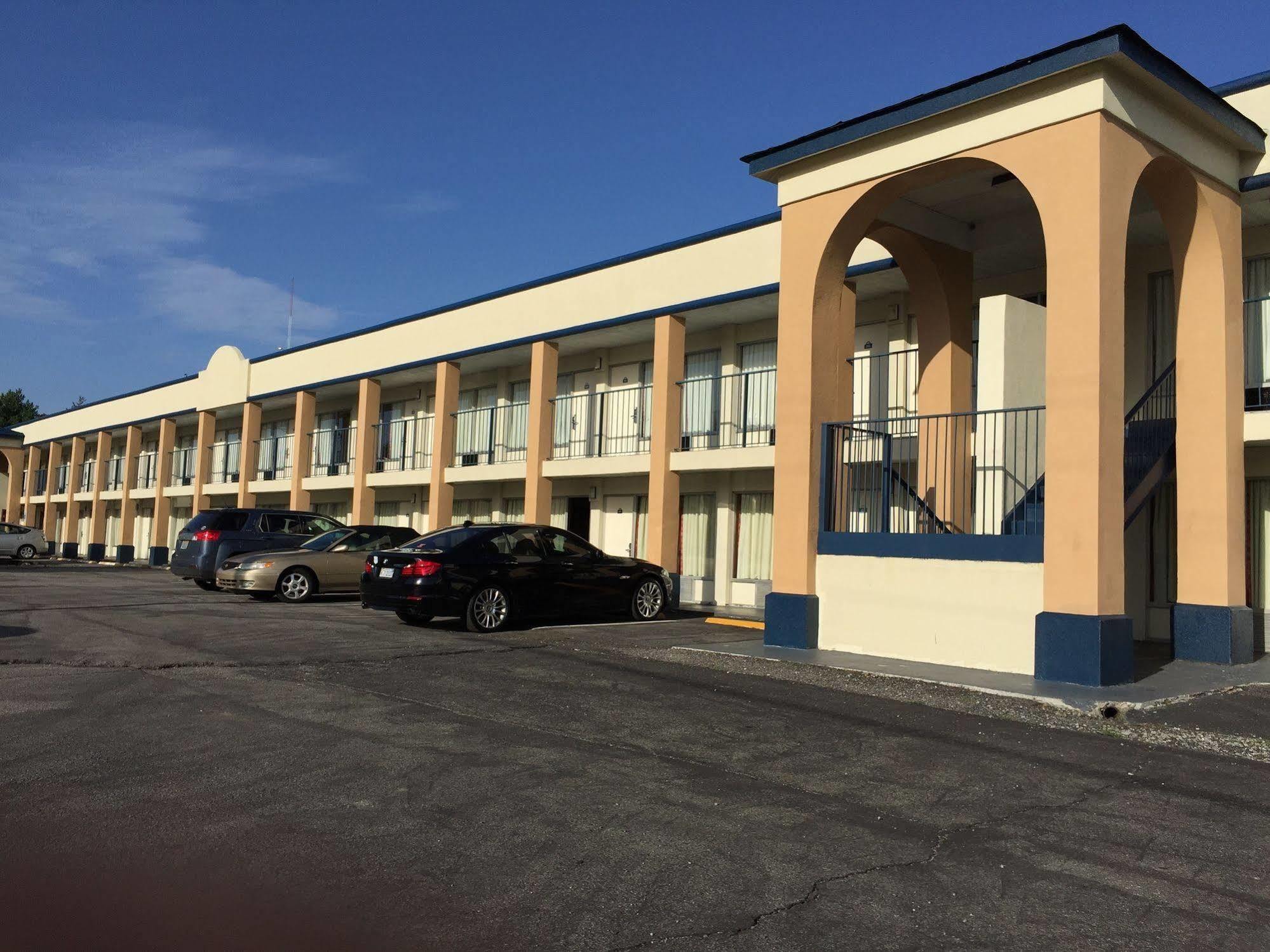 Days Inn By Wyndham Christiansburg Extérieur photo