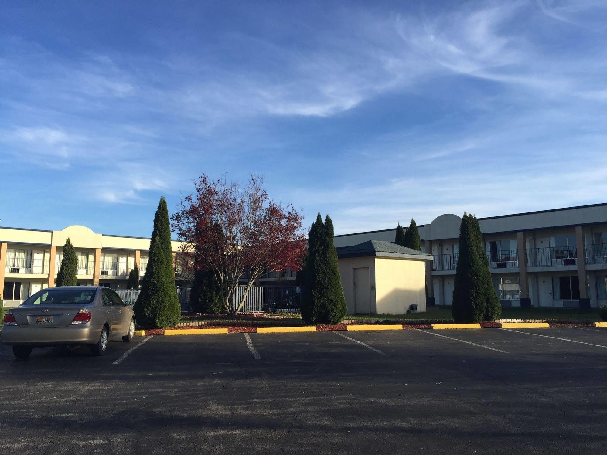 Days Inn By Wyndham Christiansburg Extérieur photo