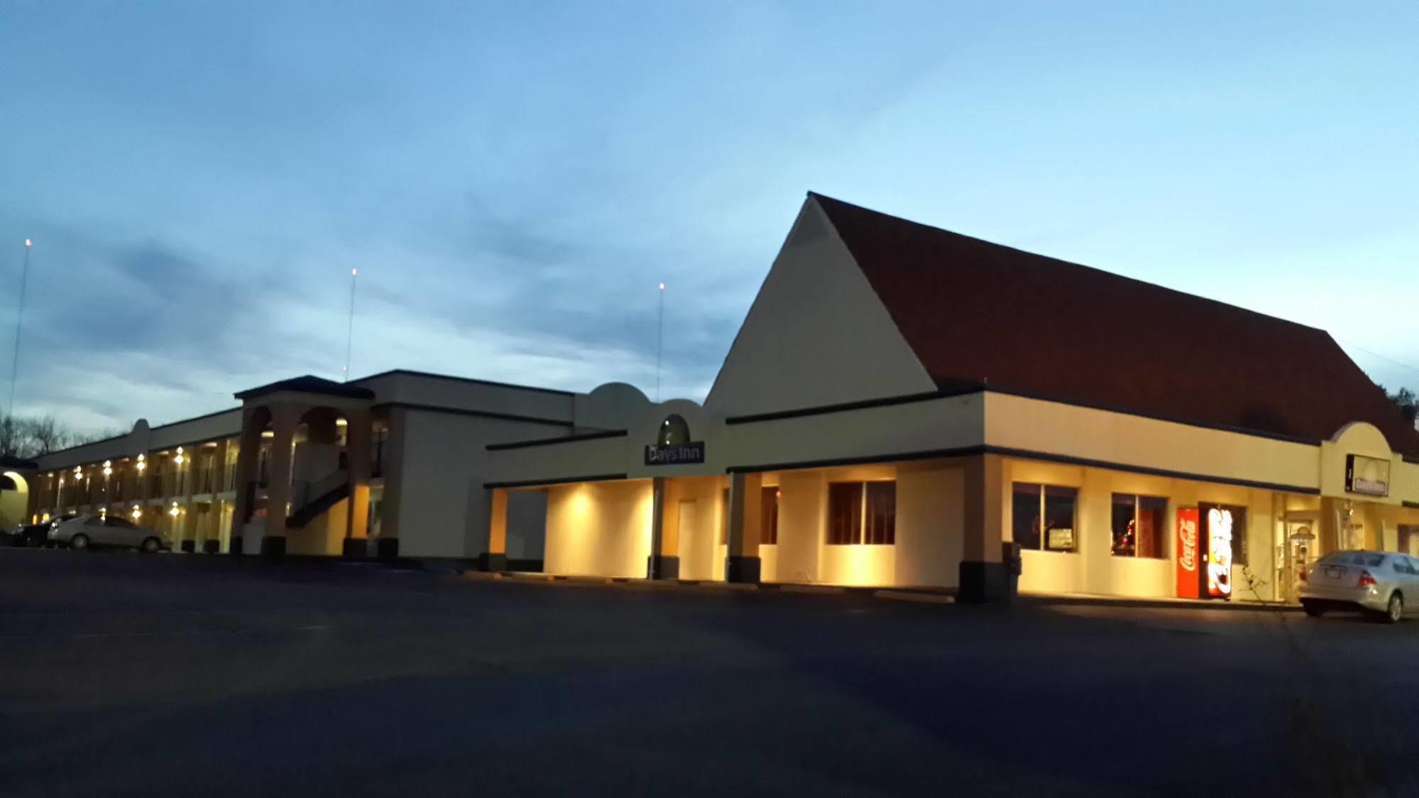 Days Inn By Wyndham Christiansburg Extérieur photo