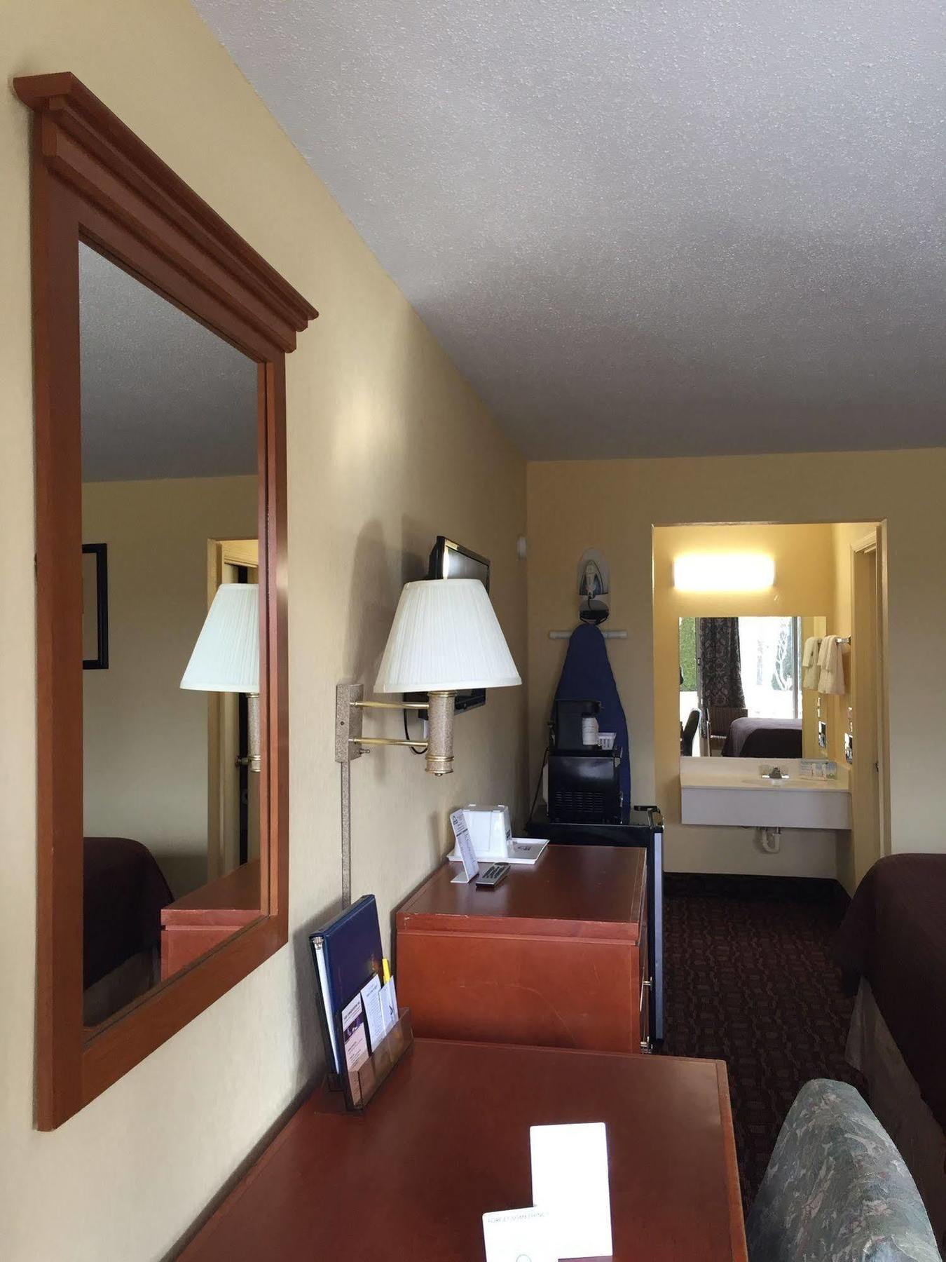 Days Inn By Wyndham Christiansburg Extérieur photo